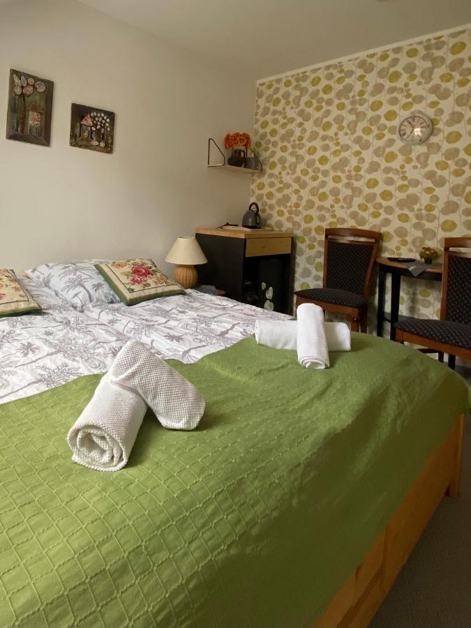 Penzion Vila Petra Bed&Breakfast Velky Slavkov Luaran gambar